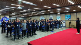 Pengurus Pertengahan Dan Kanan Ada Latihan Komunikasi dalam Rhino